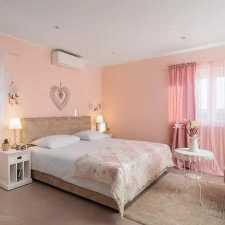 In Drnis With Sauna 펜션 *