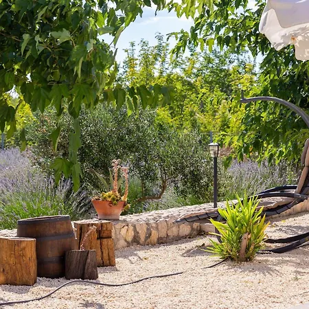 펜션 In Drnis With Sauna *