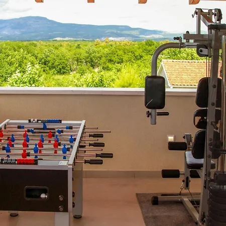 펜션 In Drnis With Sauna *