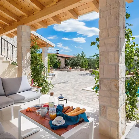 Cozy In Drnis With Sauna Šibenik
