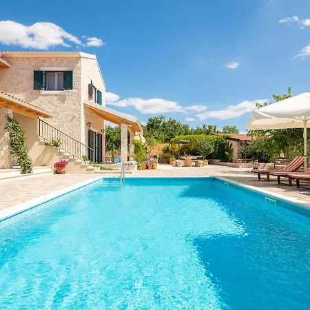 In Drnis With Sauna Ferienhaus Šibenik