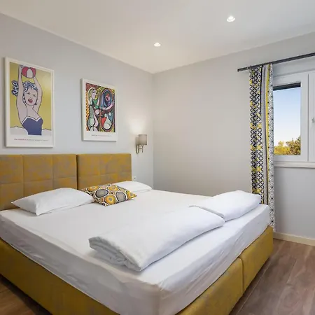 In Drnis With Sauna 펜션 Pokrovnik