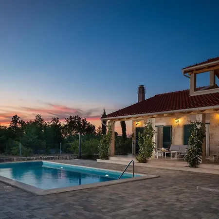 펜션 In Drnis With Sauna Pokrovnik