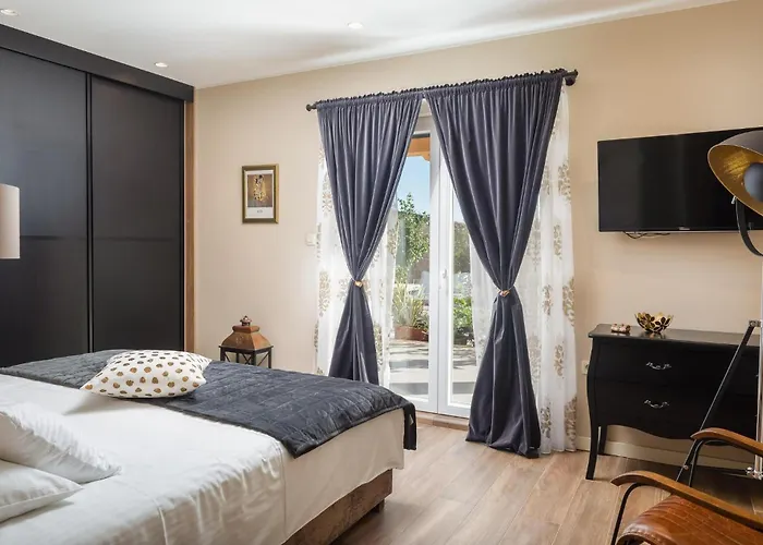 Holiday home In Drnis With Sauna Pokrovnik