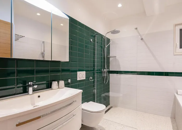 Casa de Férias In Drnis With Sauna *