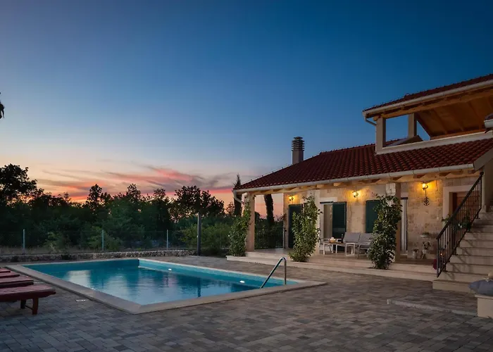 Nyaraló In Drnis With Sauna Pokrovnik